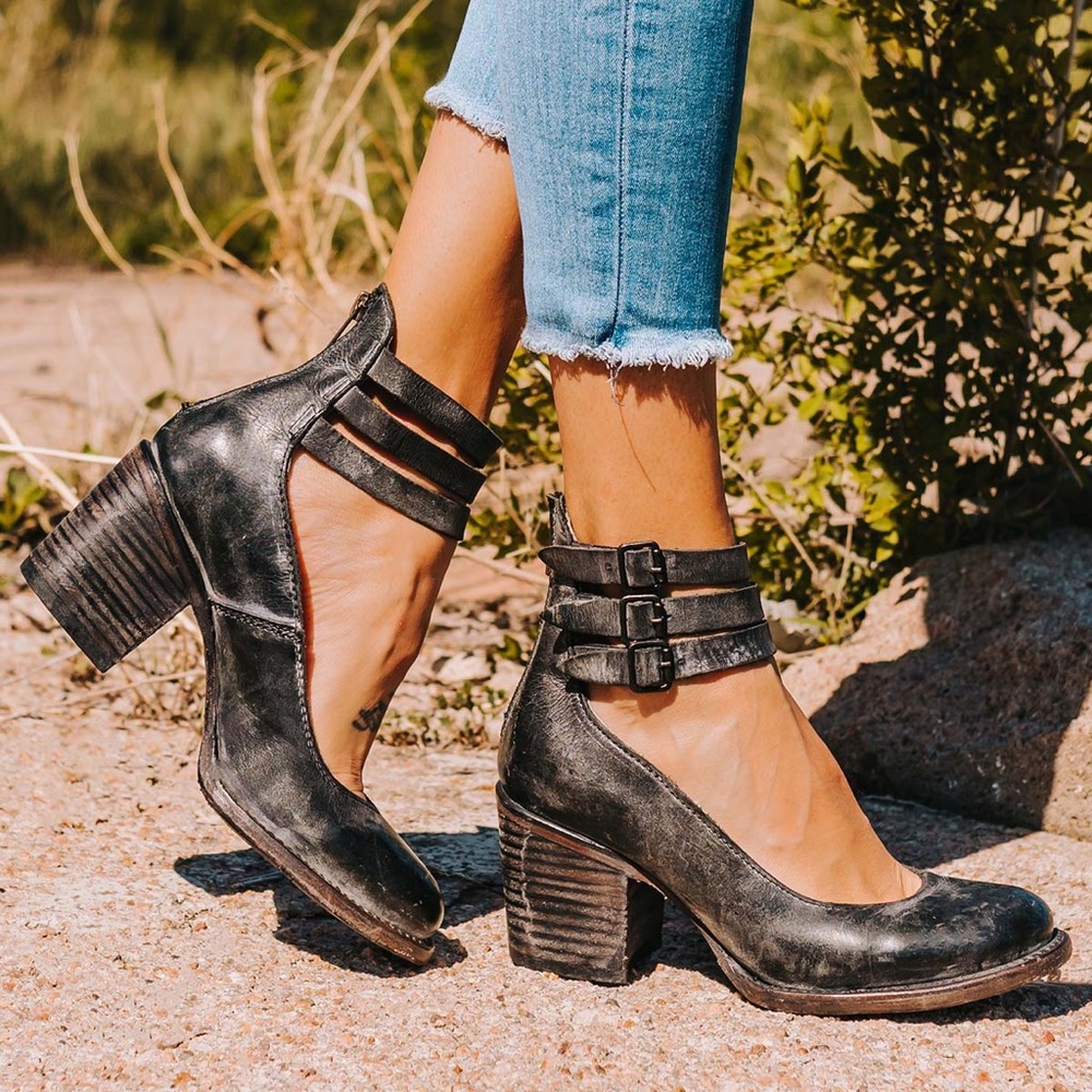 New Freebird Randi Black Distressed Size 9